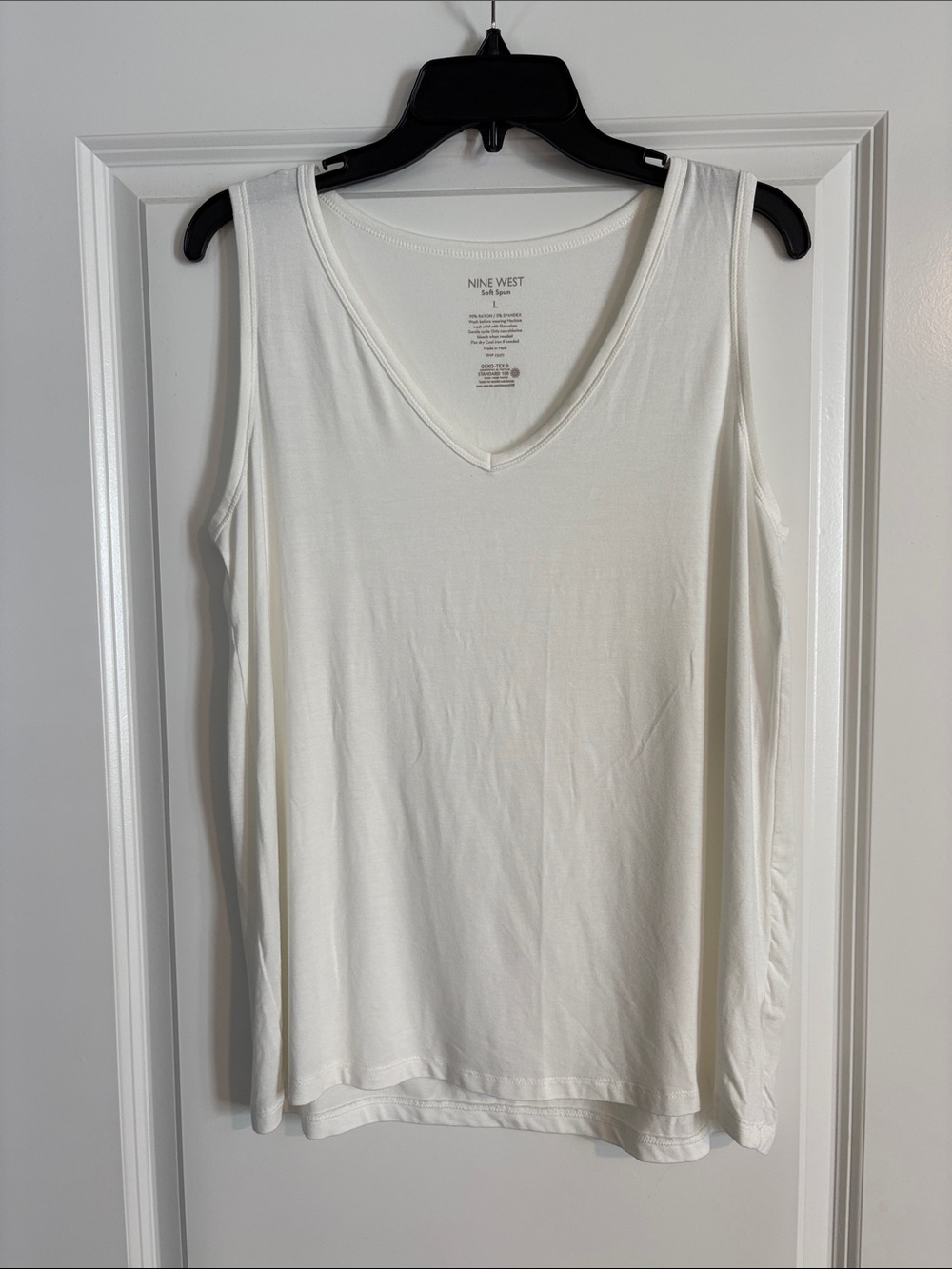 Nine West Women's white V-neck Sleeveless Tank Top